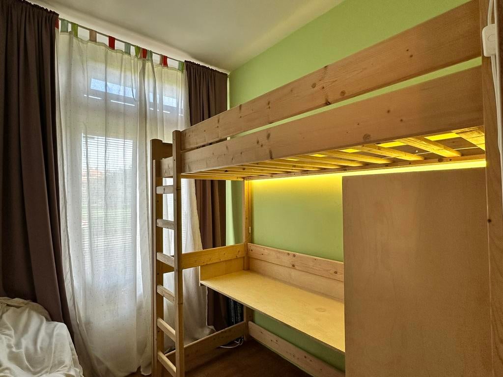 Hoogslaper met bureu, kast, verlichting, Ophalen, Eenpersoons, Zo goed als nieuw, 90 cm