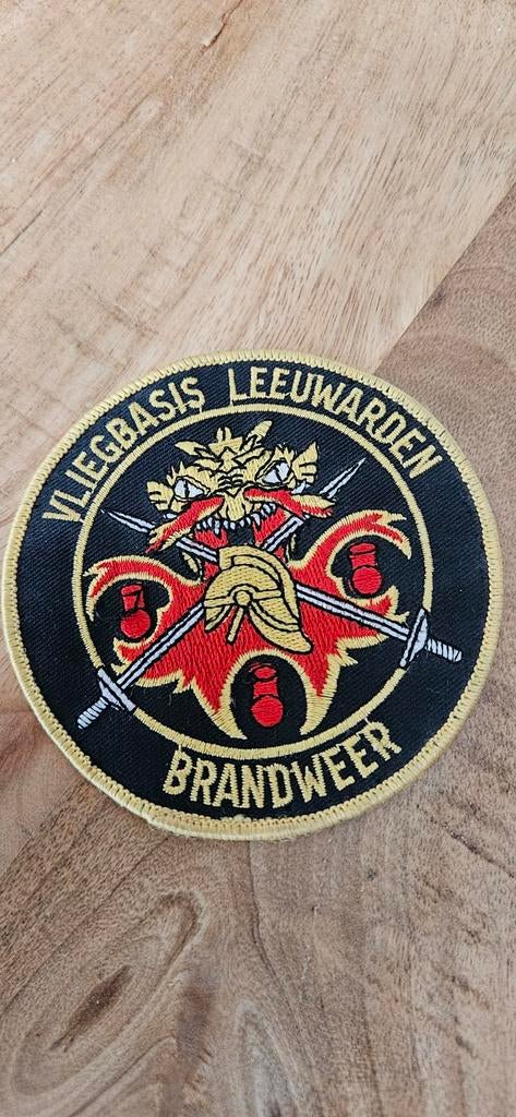 Patch Brandweer Vliegbasis Leeuwarden, Ophalen of Verzenden, Landmacht, Nederland, Embleem of Badge
