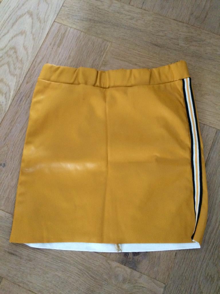 zgan mosterdgeel / okergeel leatherlook rokje Name It mt 122, Kinderen en Baby's, Kinderkleding | Maat 122, Meisje, Ophalen of Verzenden