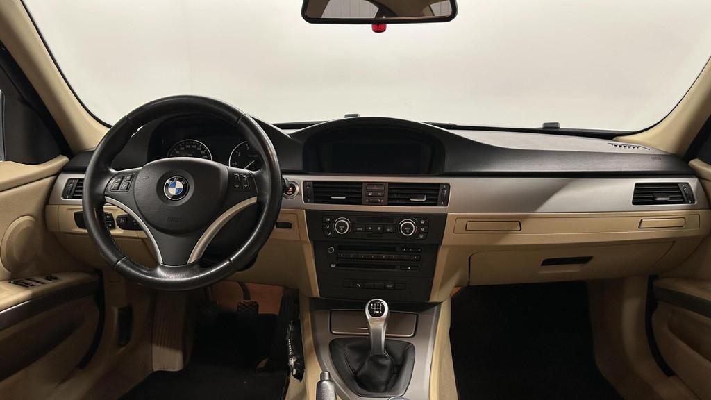 BMW 3-serie 318i Business Line NAVIGATIE CRUISE LEER ECC., Auto's, Achterwielaandrijving, Beige, Blauw, Handgeschakeld