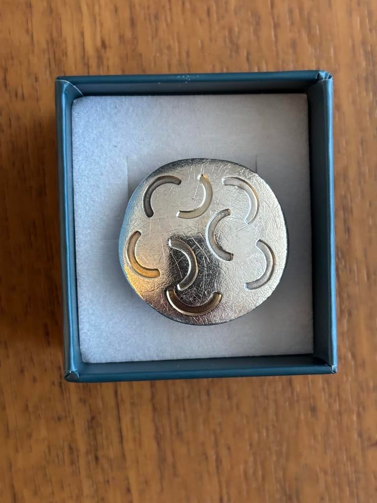 Korczynski zilver gemerkt design ring met goud accenten €75, 18 tot 19, Ophalen of Verzenden, Zo goed als nieuw, Dame