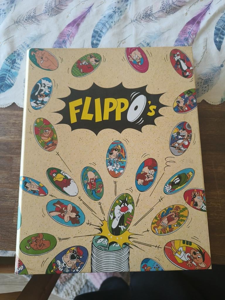 2 flippo mappen compleet te koop, Verzamelen, Flippo's, Ophalen, Verzameling, Met verzamelmap(pen)