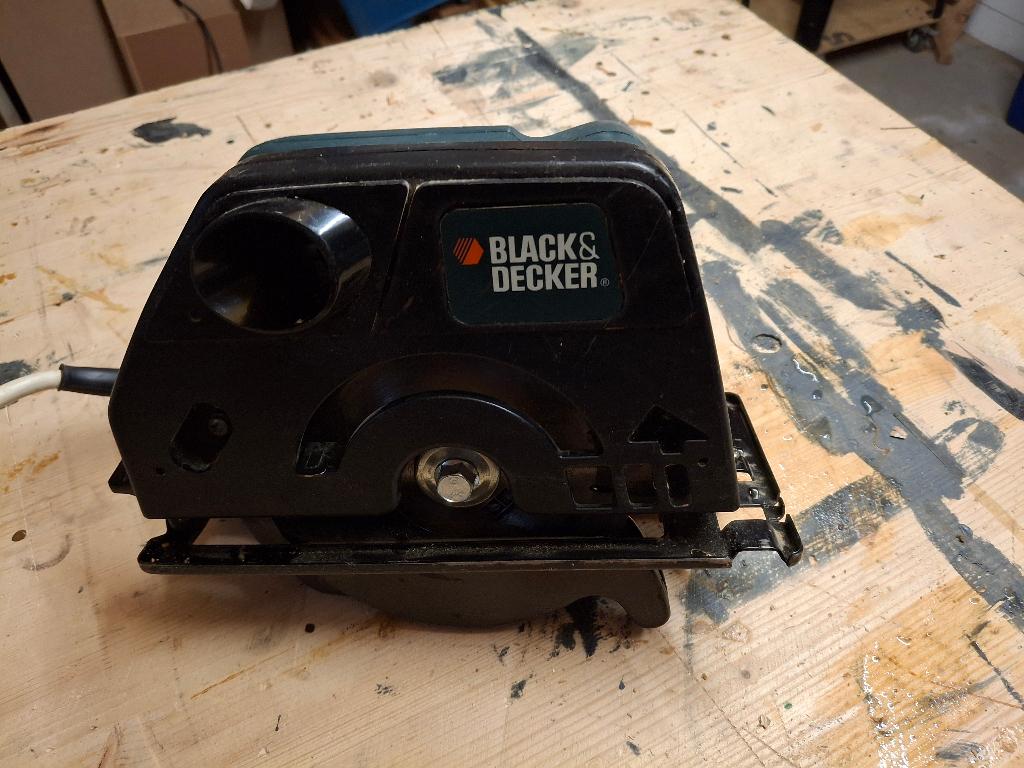 Invalzaag, Doe-het-zelf en Verbouw, Gereedschap | Zaagmachines, Gebruikt, Cirkelzaag, Ophalen of Verzenden, Black & Decker
