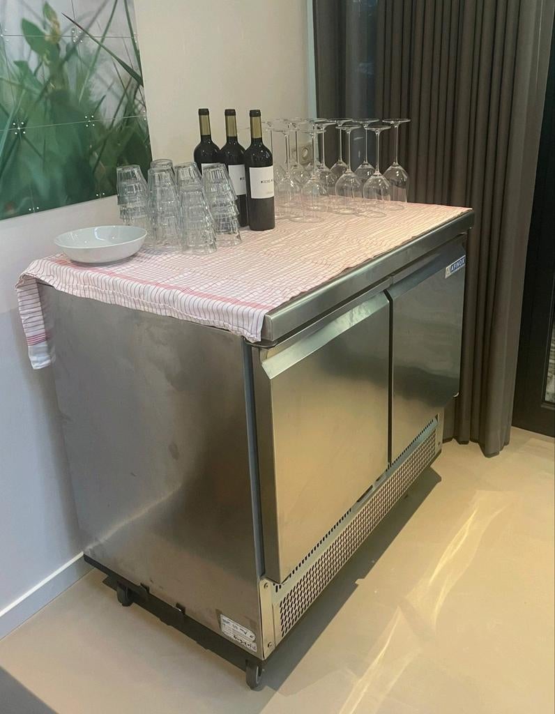 Tafelmodel koeling, koelkast te huur., Hobby en Vrije tijd, Feestartikelen | Verhuur, Zo goed als nieuw, Verjaardag, Ophalen