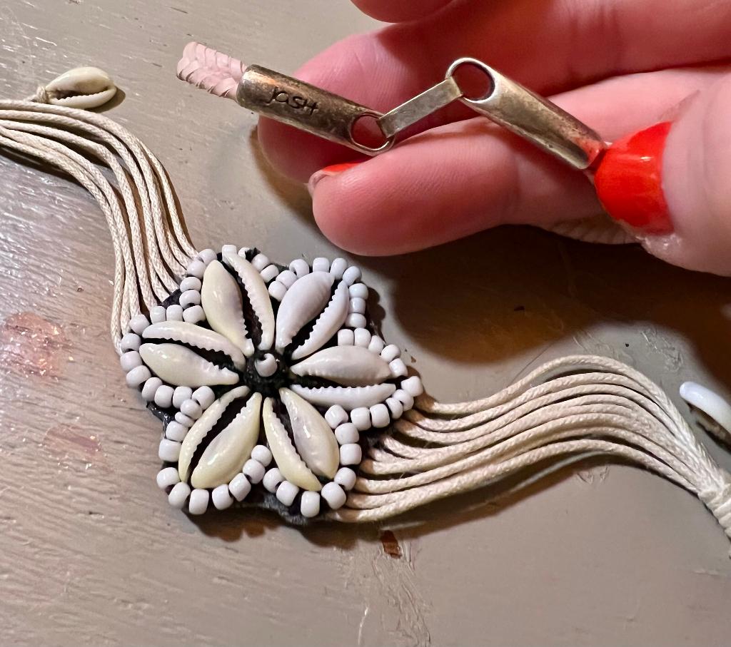 Vintage boho kauri schelpen armband leren Josh verzilverd, Wit, Leer, Ophalen of Verzenden, Zo goed als nieuw