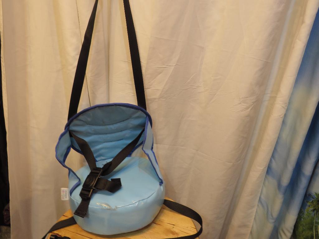 draagbare blauwe afwasbare stoelverhoger van poonda, Ophalen, Gebruikt