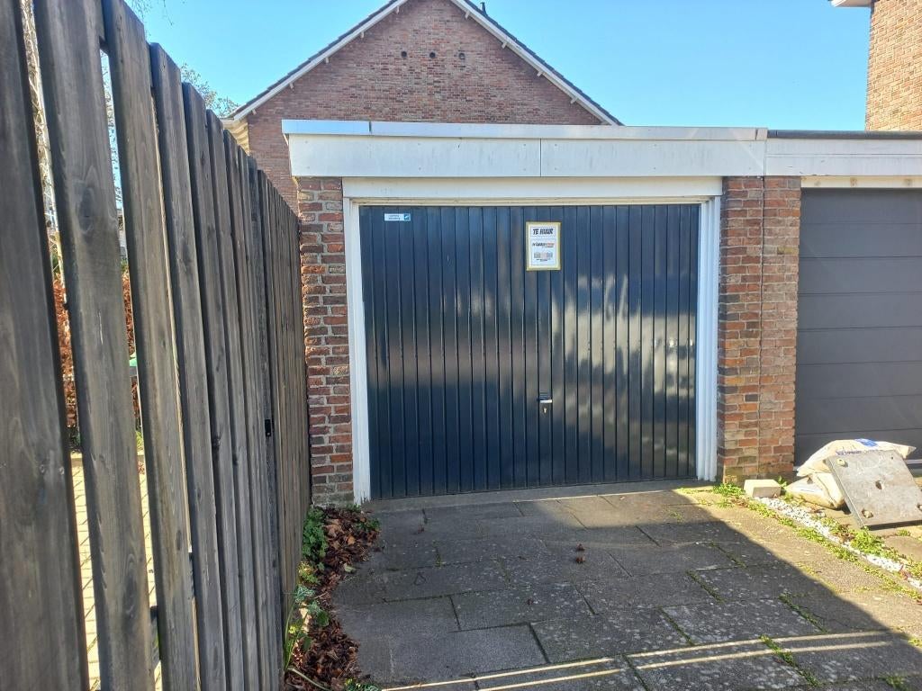 Garagebox te huur – Barendrecht – Noord ( MET STROOM ).