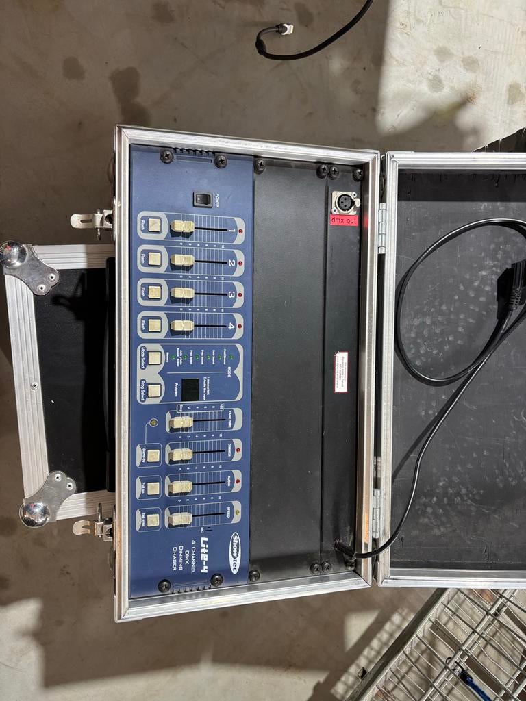 Showtec Lite-4 DMX Dimming Chaser Lichttafel met Flightcase, Muziek en Instrumenten, Licht en Laser, Ophalen of Verzenden, Gebruikt