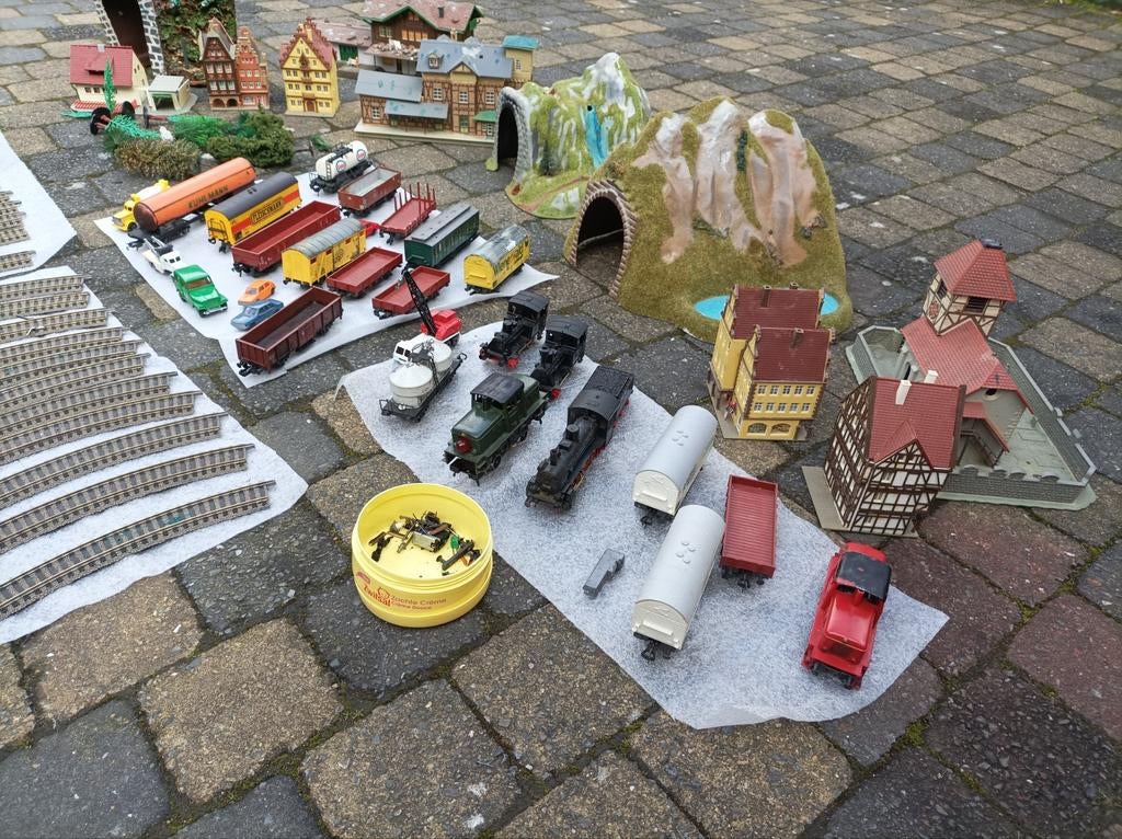 Verzameling modeltreinen, rails en landschap, Overige merken, Gebruikt, Locomotief, Gelijkstroom of Wisselstroom