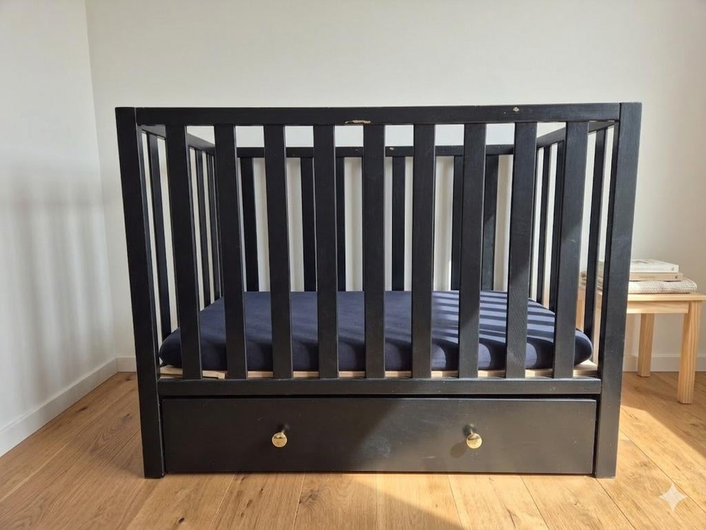 Zwarte box met kussen en 3 hoezen, Kinderen en Baby's, Boxen, Ophalen, Gebruikt, Rechthoekig, Lade