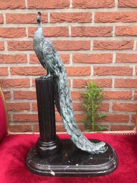 trotse pauw op zuil, brons en marmer, topbeeld, 50 cm hoog, Ophalen of Verzenden, Brons