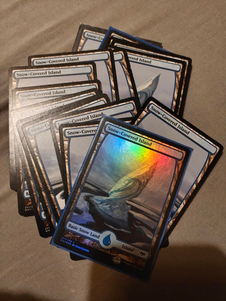 17x Snow-Covered Island waarvan 1 Foil, Ophalen of Verzenden, Zo goed als nieuw, Foil