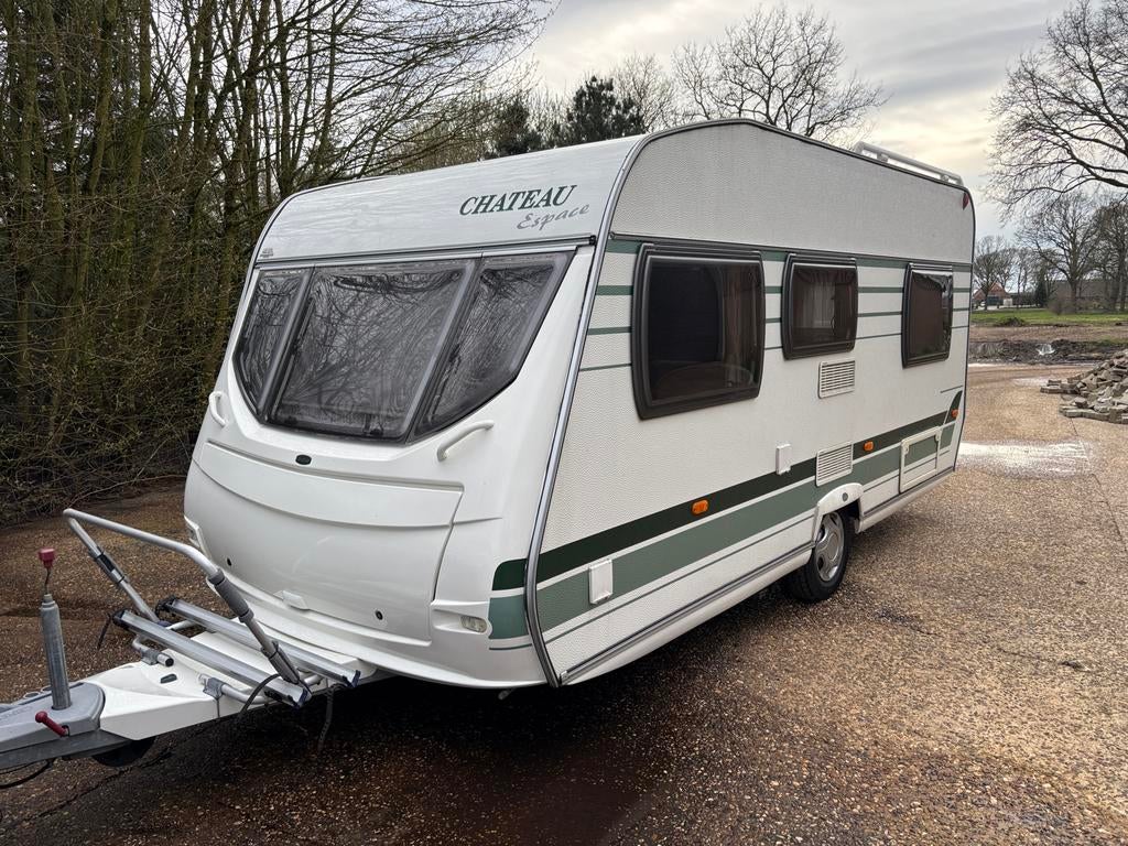 Chateau Calista 450 (2007) met Frans bed en mover, Chateau, Omvormbare zithoek, Schokbreker, 750 - 1000 kg