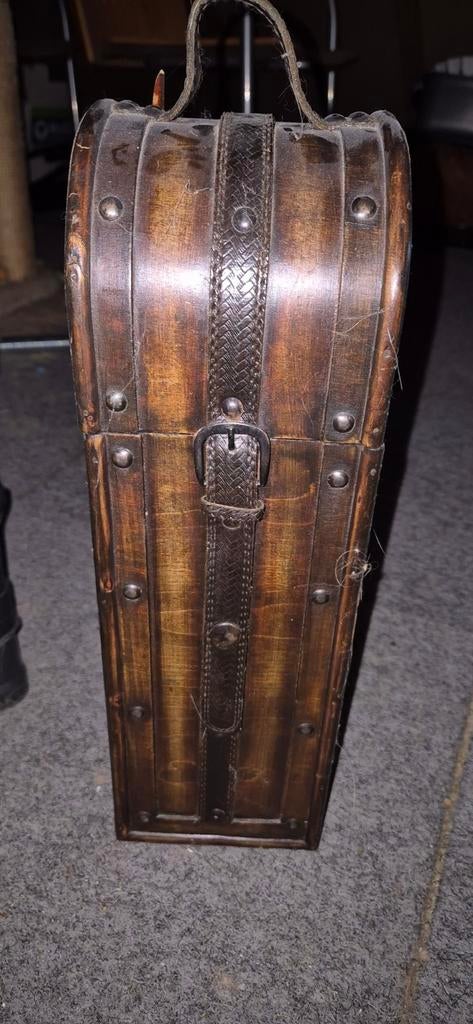 Houten wijnkist met leren band, Ophalen, Hout, Minder dan 50 cm, Minder dan 5 flessen