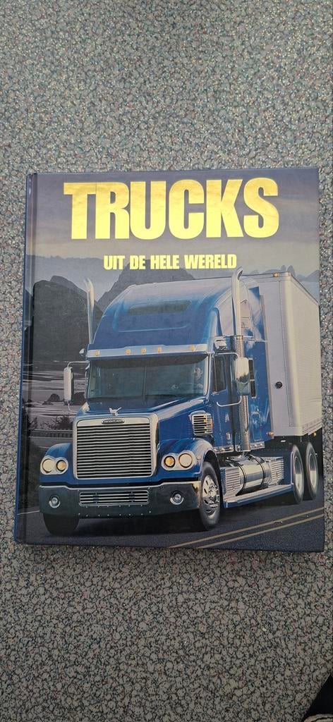 Boek: Trucks uit de hele wereld, Ophalen of Verzenden