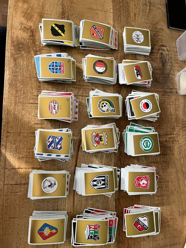 Plus voetbal plaatjes te koop doe een leuk bod, Ophalen of Verzenden, Nieuw, Meerdere plaatjes