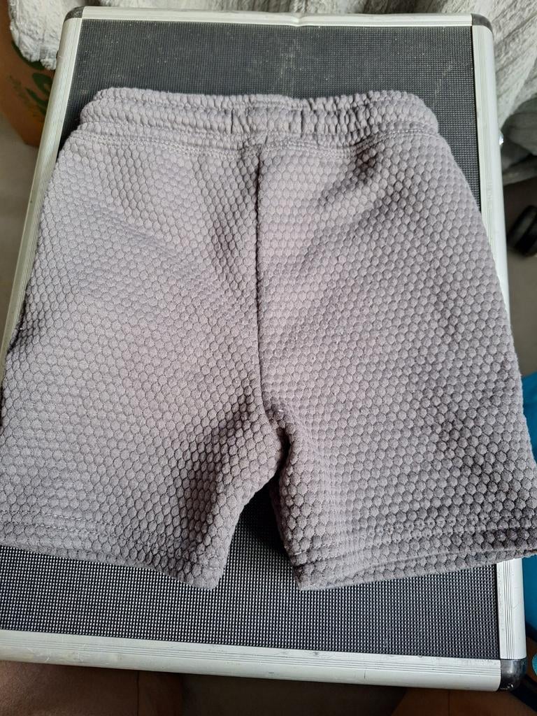 Geribbelde donkergrijze broek maat 92, Broek, Onbekend, Ophalen of Verzenden, Zo goed als nieuw