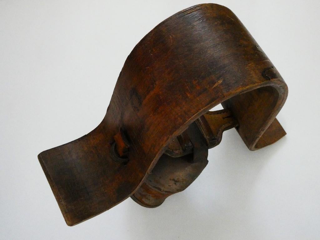 Unieke Franse koebel houten juk kraag band klepel van been, Antiek en Kunst, Ophalen of Verzenden