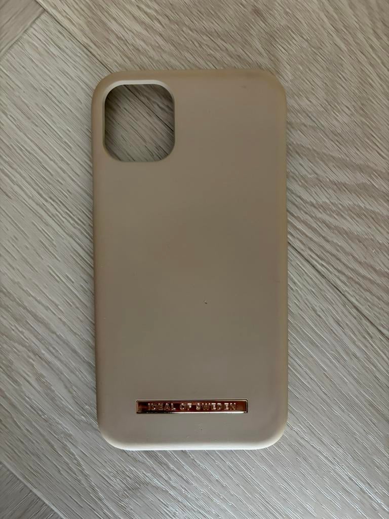 Beige telefoonhoesje Ideal of Sweden iPhone XR, Ophalen, Zo goed als nieuw, IPhone XR, Frontje of Cover