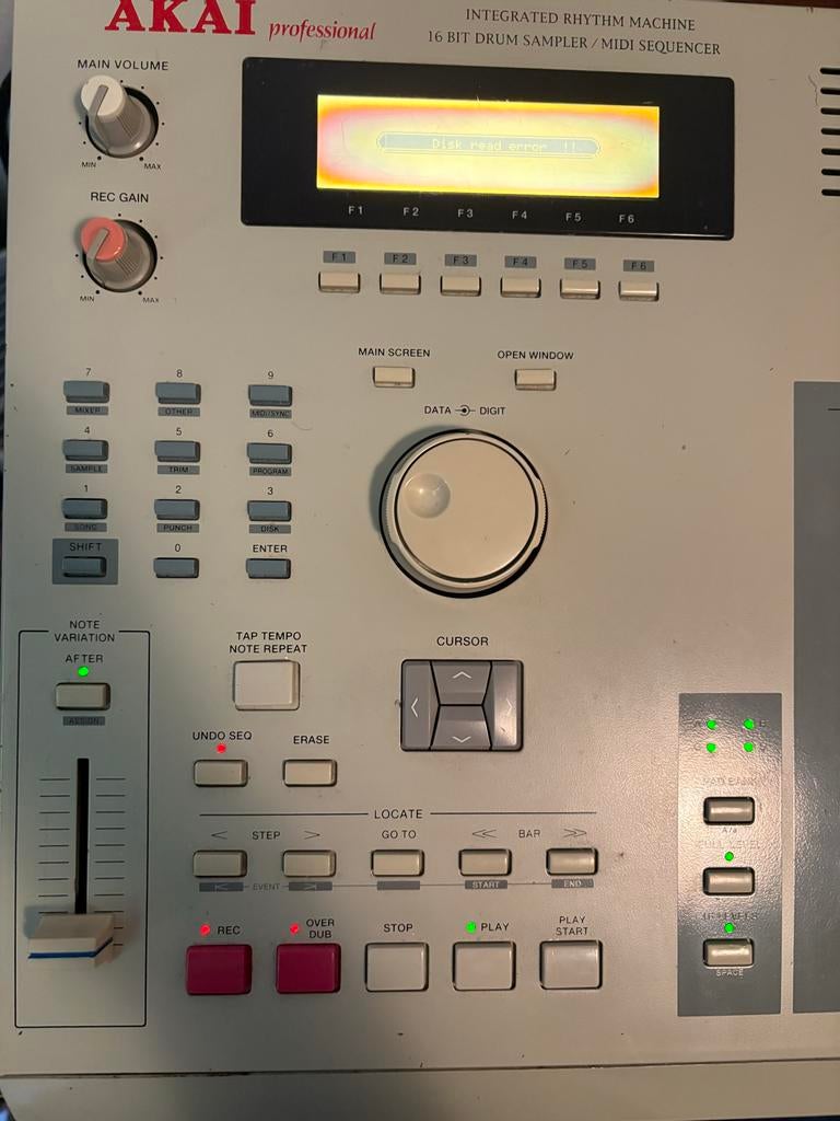 Akai MPC 2000 met zip drive en 8 outputs, Ophalen, Gebruikt