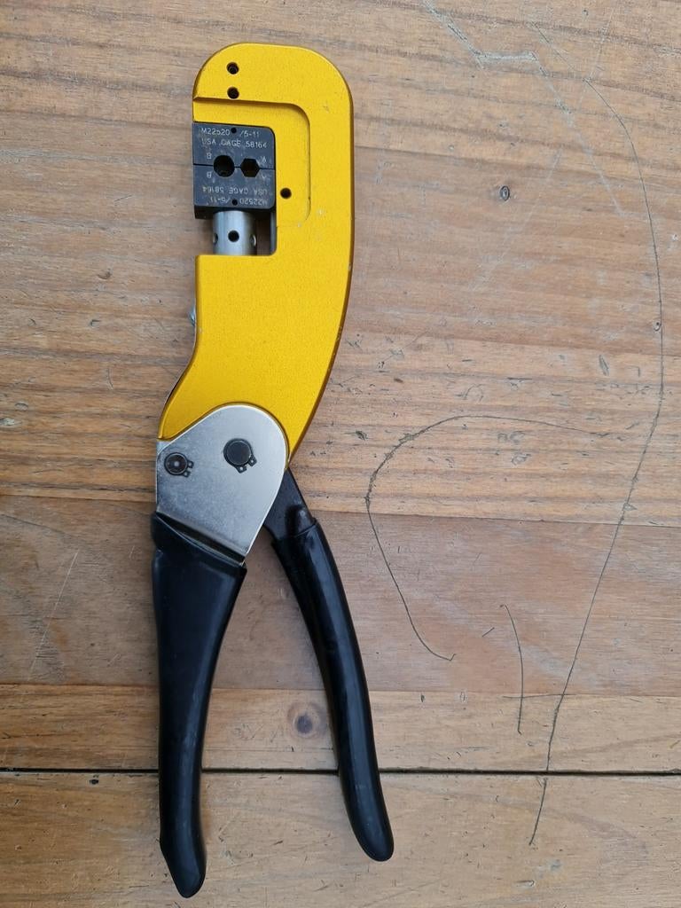 Krimptang voor bnc connectoren, Ophalen, Gebruikt