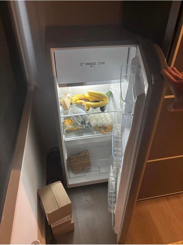 Gezocht koelkast met vriezer, Witgoed en Apparatuur, Koelkasten en IJskasten, Zo goed als nieuw, Met vriesvak, 200 liter of meer