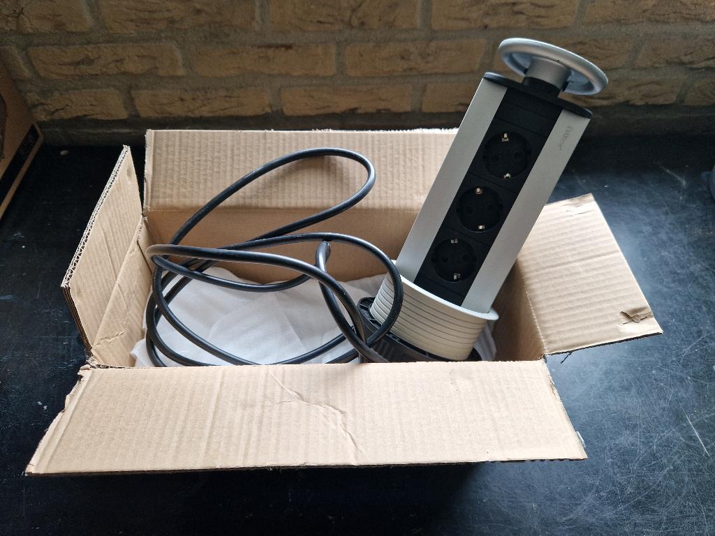 Evoline Port Cuisine - Uittrekbaar stopcontact, Doe-het-zelf en Verbouw, Elektra en Kabels, Ophalen of Verzenden, Gebruikt, Stopcontact