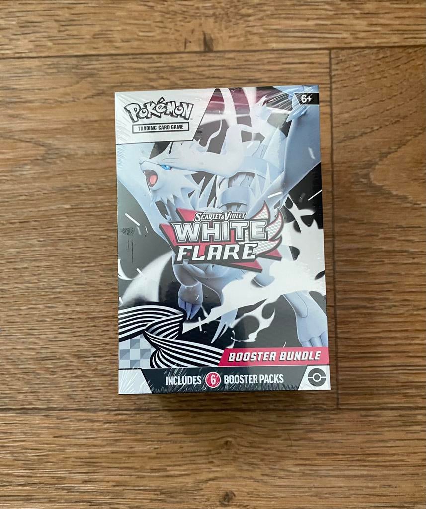 Ultra Pro 12-pocket Charizard Elite Series - VMAX CARDS