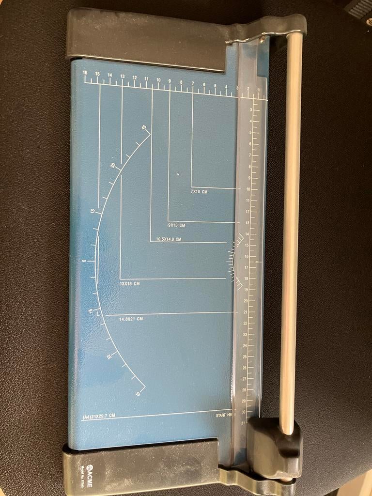 Papiersnijder, Diversen, Ophalen
