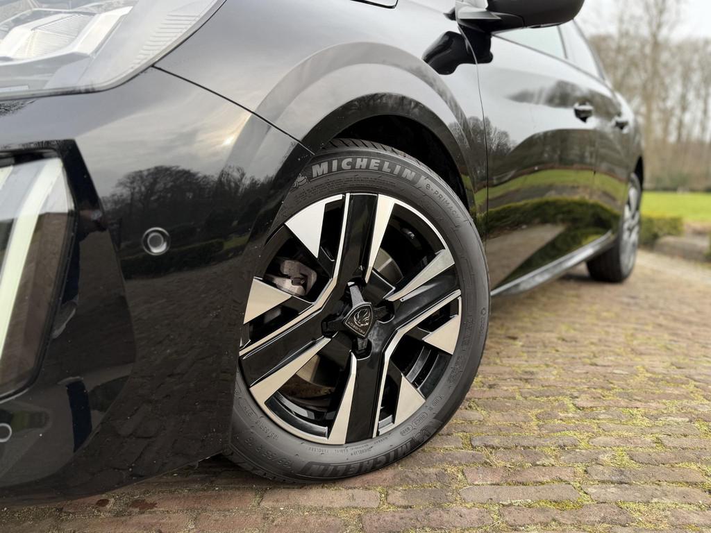 Peugeot 208 1.2 PureTech 100 Allure | 100PK | Blind Spot | 3, Voorwielaandrijving, Gebruikt, Zwart, Handgeschakeld