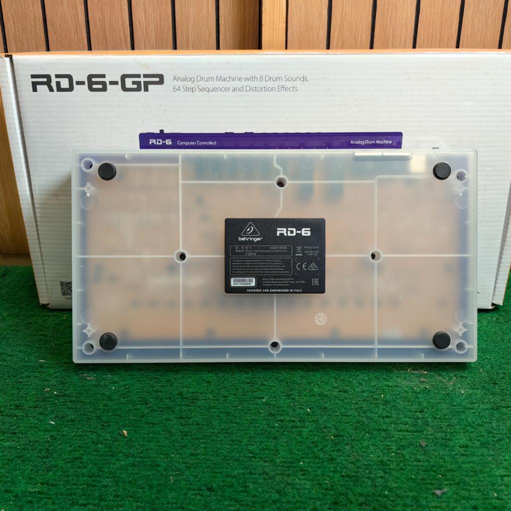 Behringer RD6 GP Analog Drum Machine, Behringer, Zo goed als nieuw, Support@behringer.com, Behringer (Music Tribe)
Musikhausstraße 1
94060 Pocking
Germany