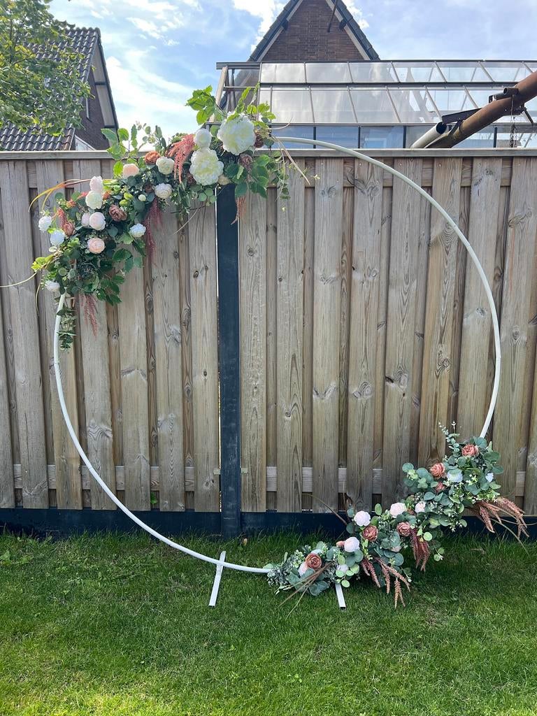 Trouwboog | kunstbloemen | bloemenboog, Hobby en Vrije tijd, Feestartikelen | Verhuur, Ophalen, Zo goed als nieuw