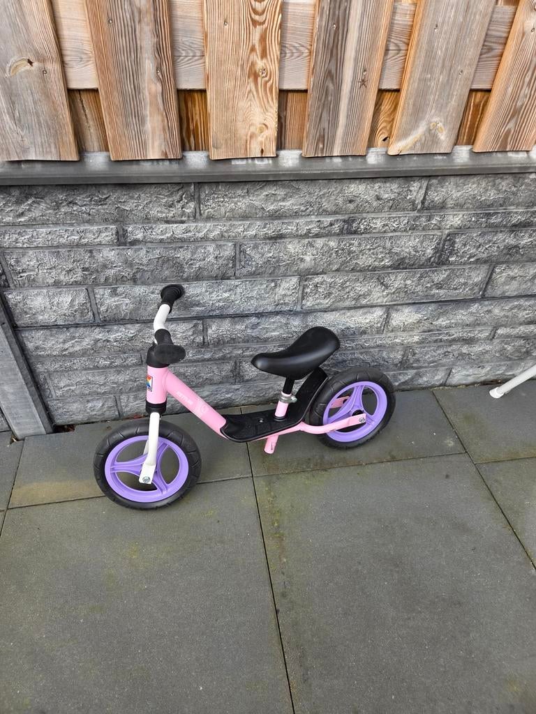 Roze loopfiets met paarse wielen, Ophalen, Gebruikt, Loopfiets