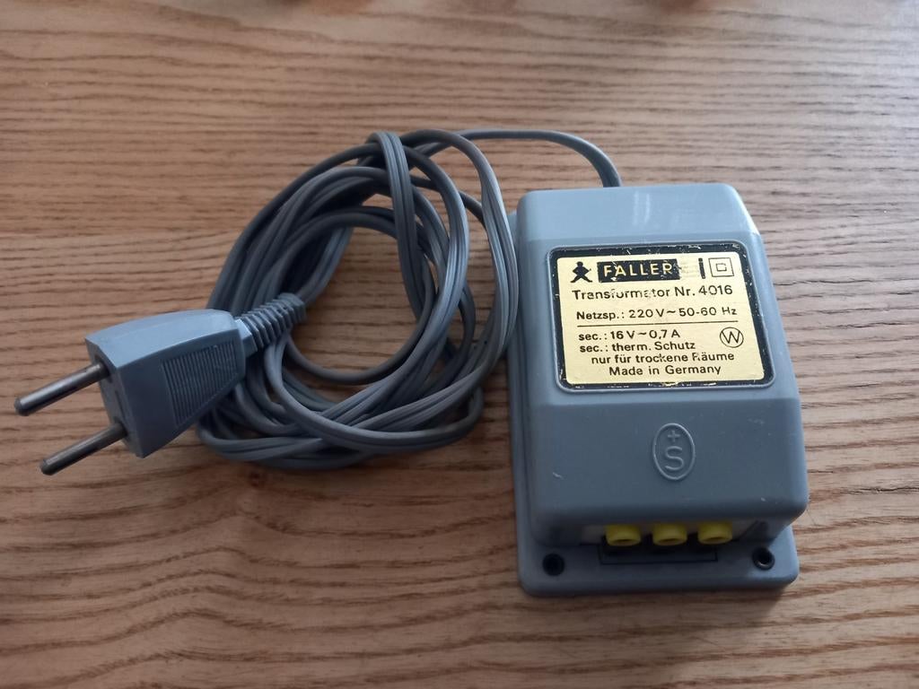 Faller ams trafo voor de racebaan, Ophalen of Verzenden, Gelijkstroom of Wisselstroom, Transformator of Voeding, Overige merken
