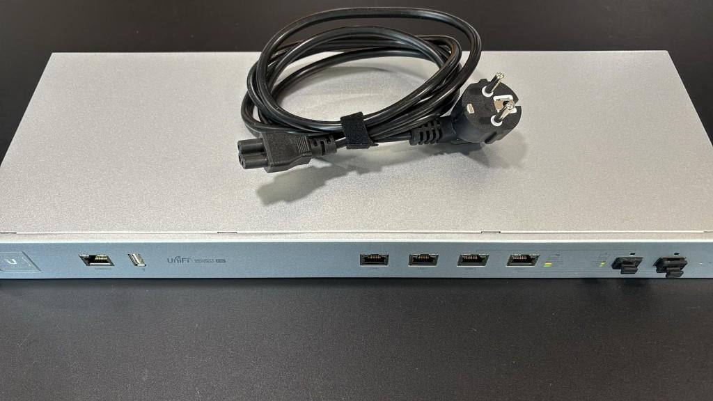 UniFi USG Pro 4 (2 stuks beschikbaar), Computers en Software, Routers en Modems, Router, Enrise B.V., Gebruikt, UniFi Ubiquiti