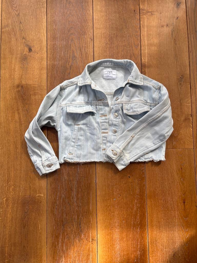 Zara kort spijkerjasje maat 134, Ophalen of Verzenden, Zo goed als nieuw, Meisje