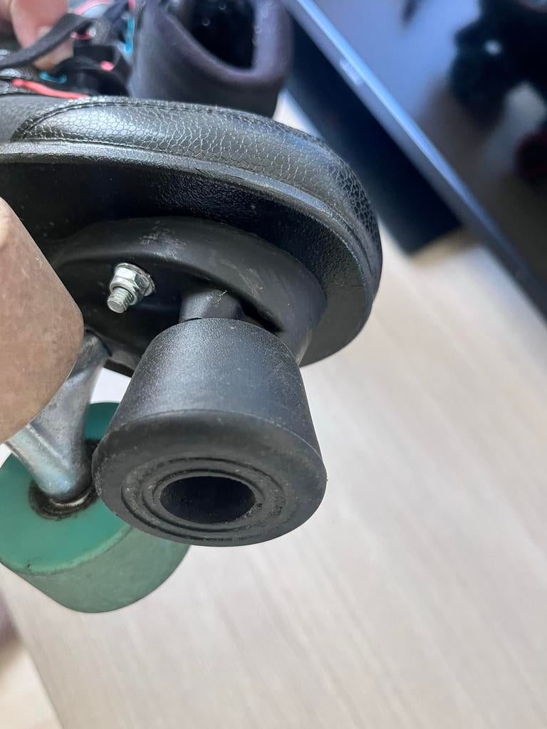 Zwarte rolschaatsen met gekleurde wielen, Ophalen of Verzenden, Gebruikt, Kinderen