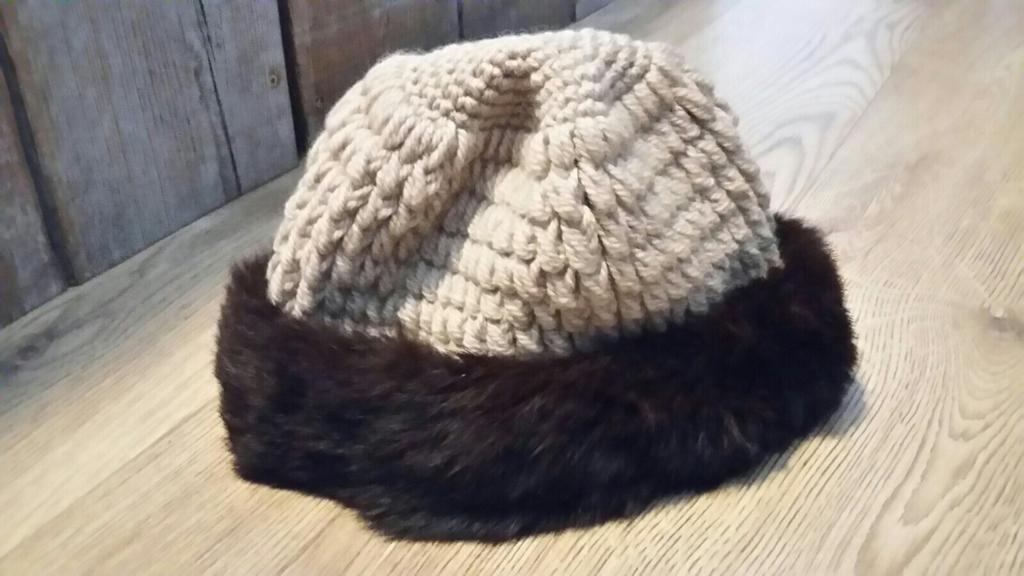 Muts met echt bont in topstaat! Valt als maat 52-55cm, Ophalen of Verzenden, Zo goed als nieuw, 55 cm (S, 6⅞ inch) of minder, Hoed