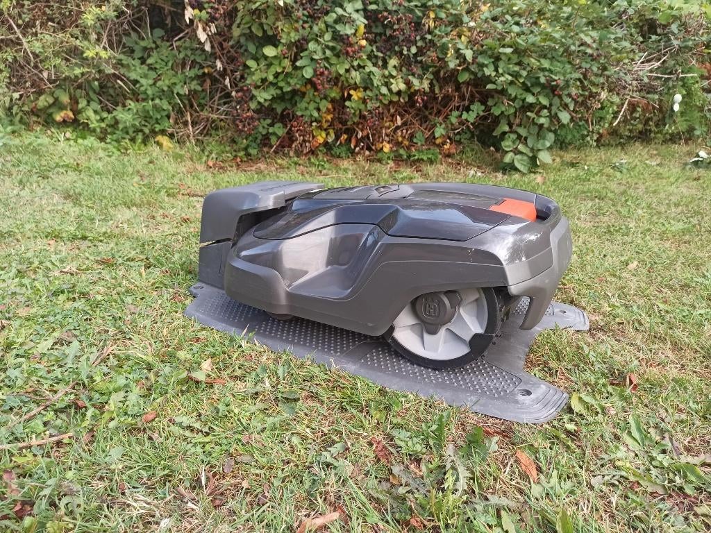 Husqvarna Automower 310, Gebruikt, Bestuurbaar via app, Ophalen of Verzenden, 20 tot 25 cm