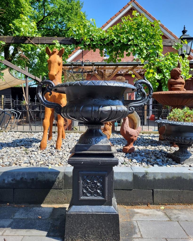 Gietijzeren tuinvazen tuinvaas bloempot bloembak op sokkel, Tuin en Terras, Tuinvazen, Ophalen of Verzenden, Nieuw
