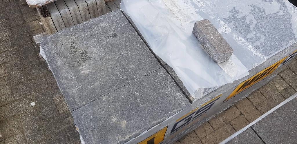 Betontegels 2 restpartijen nieuw met div. maten te koop, Zo goed als nieuw, Nvt, Beton, Nvt