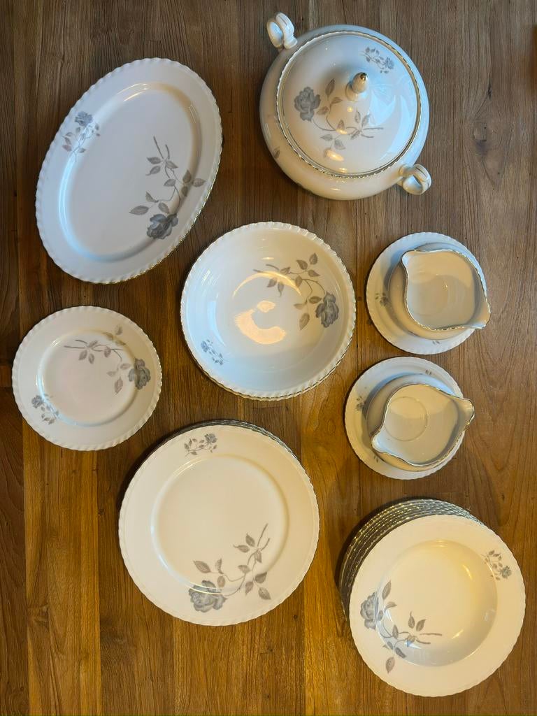 Vintage TK Thun Chechoslovakia servies set | rozen, Antiek en Kunst, Antiek | Servies compleet, Ophalen of Verzenden
