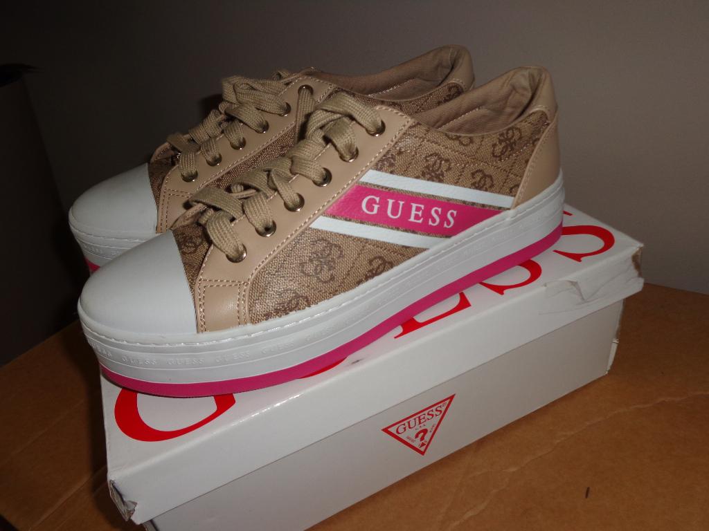 beige/roze damessneakers van Guess, maat 41, Kleding | Dames, Schoenen, Beige, Ophalen of Verzenden, Sneakers of Gympen, Zo goed als nieuw