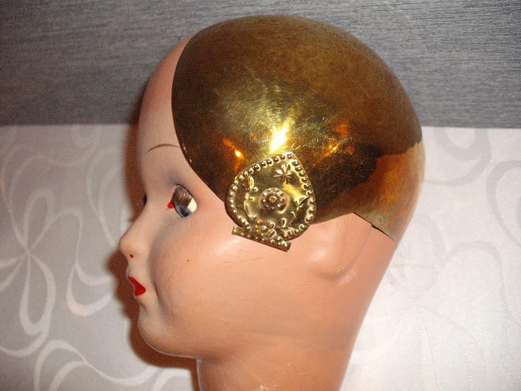 *** Miniatuur Oorijzer - Klederdracht Friesland /Drenthe ***, Antiek en Kunst, Verzenden, Koper