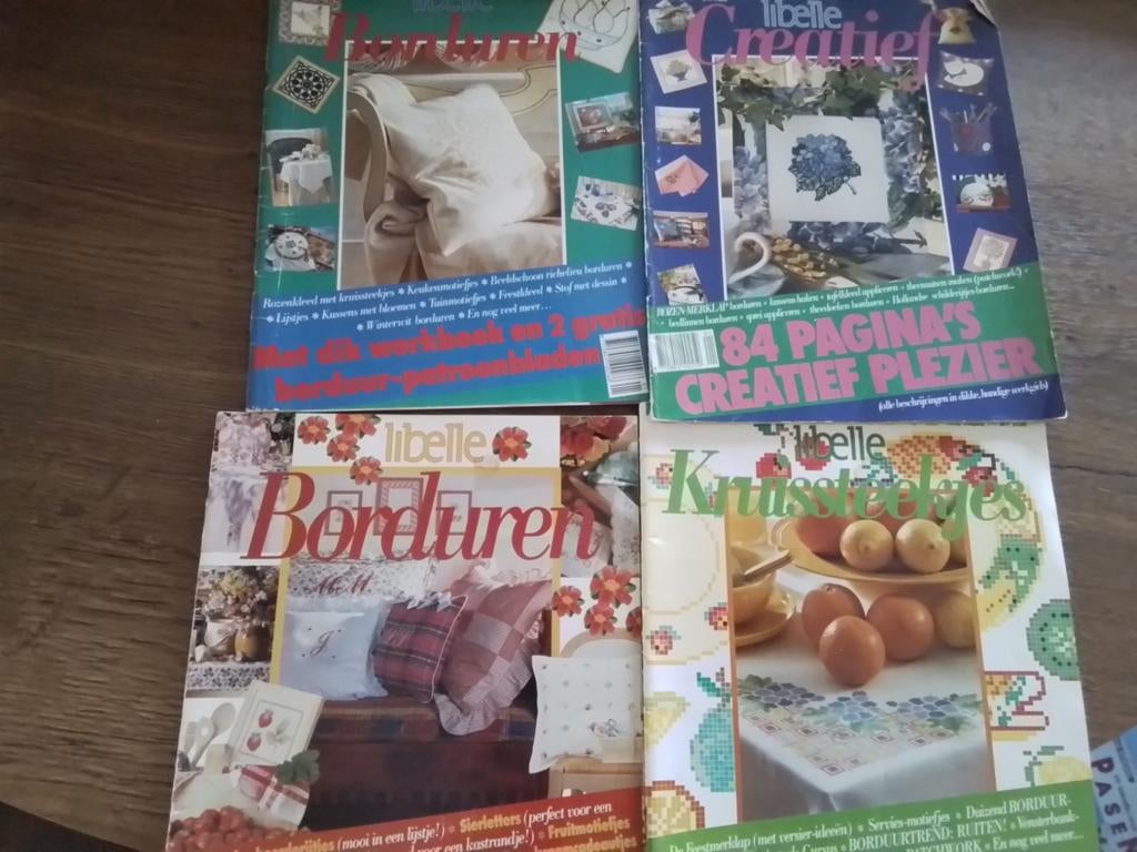 4 libelle vol met borduurpatronen, Ophalen of Verzenden, Zo goed als nieuw, Handborduren, Patroon