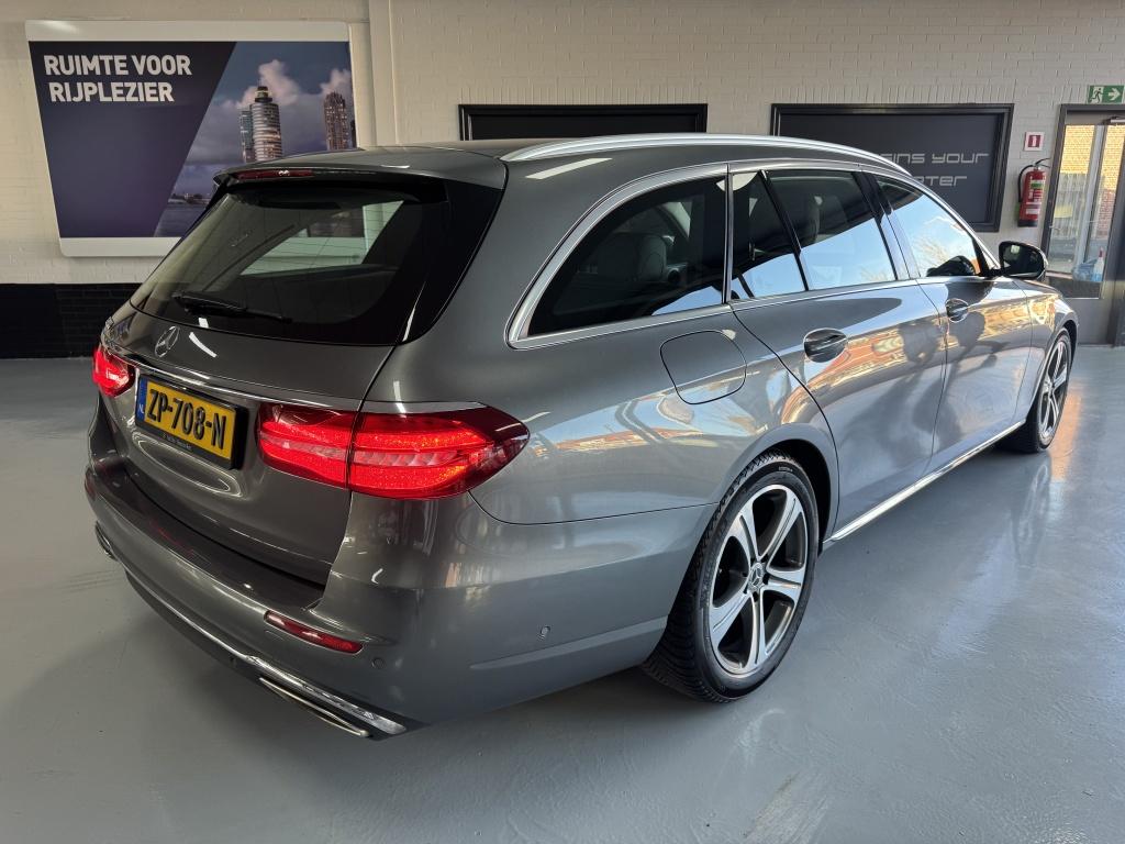 Mercedes-Benz E-Klasse Estate E200 AMG 360 CARPLAY BTW AUTO, Automaat, Gebruikt, 4 cilinders, Leder en Stof