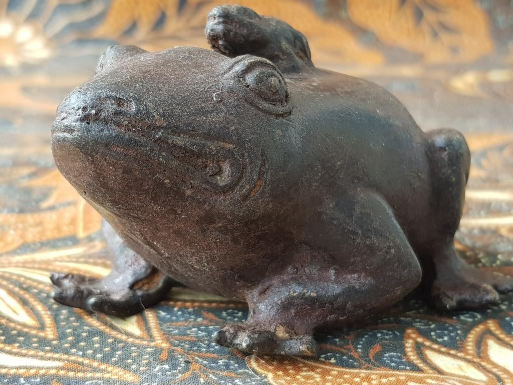 Mooi zwaar antiek Oosters brons beeldje van een kikker., Antiek en Kunst, Ophalen of Verzenden