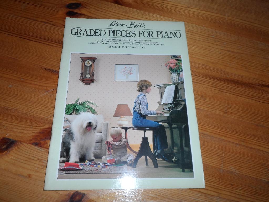 Alison bell's graded pieces for the piano book 4, Ophalen of Verzenden, Zo goed als nieuw, Artiest of Componist, Piano