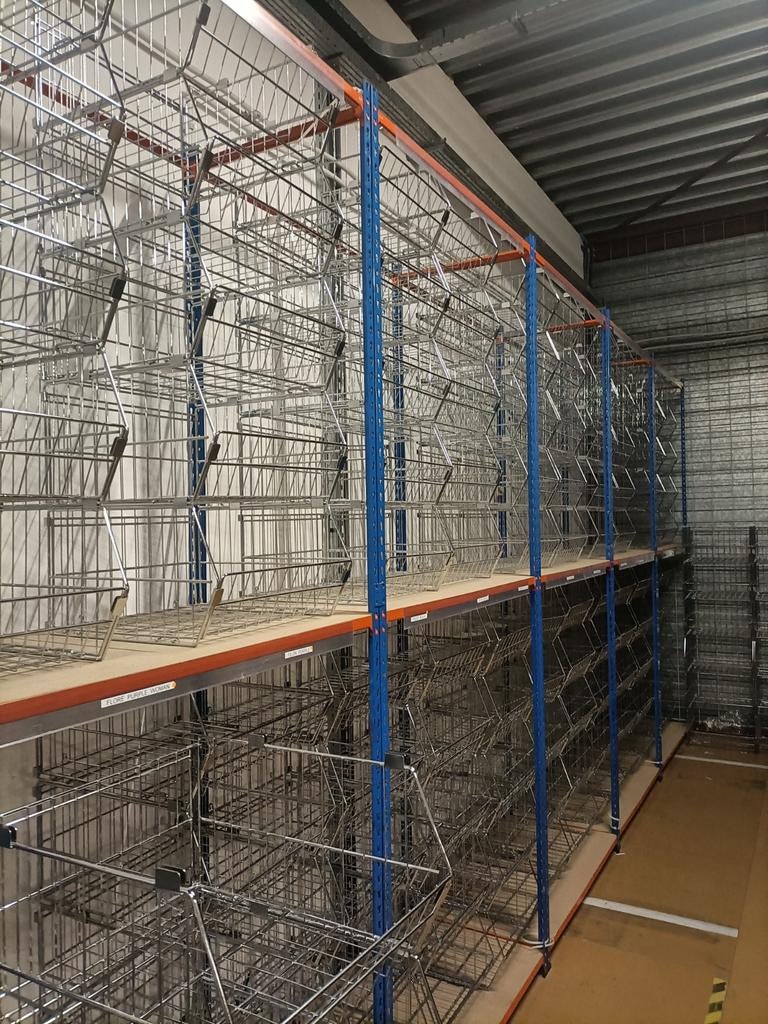 Kleding mandjes en Stelling  19 x   3m h 120 br 60 deep, Ophalen