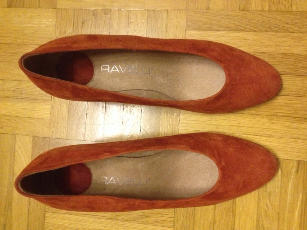 Ravelli pump maat 37, Kleding | Dames, Schoenen, Ophalen, Pumps, Nieuw, Oranje